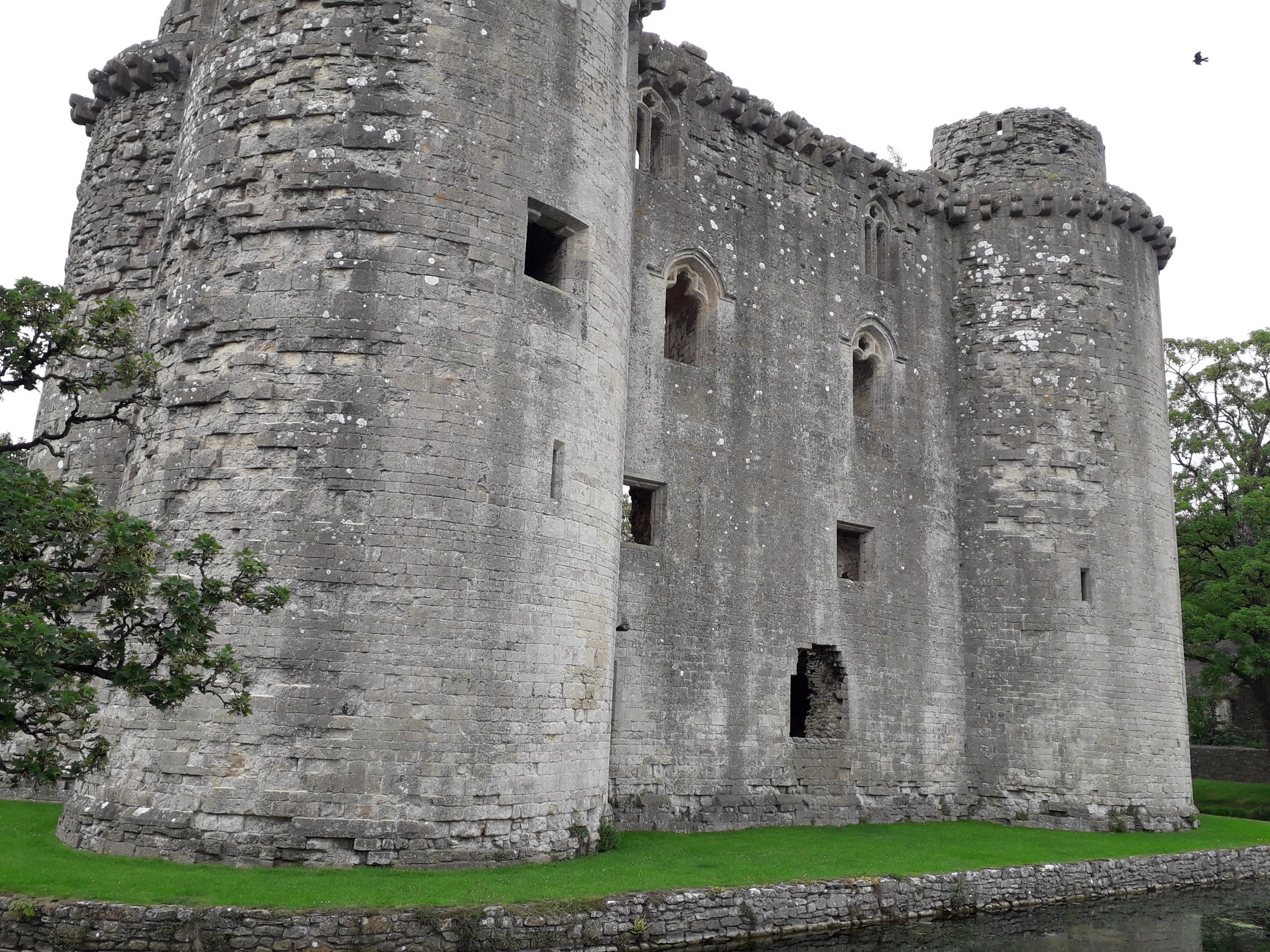 Outdoor Painting – Nunney Castle